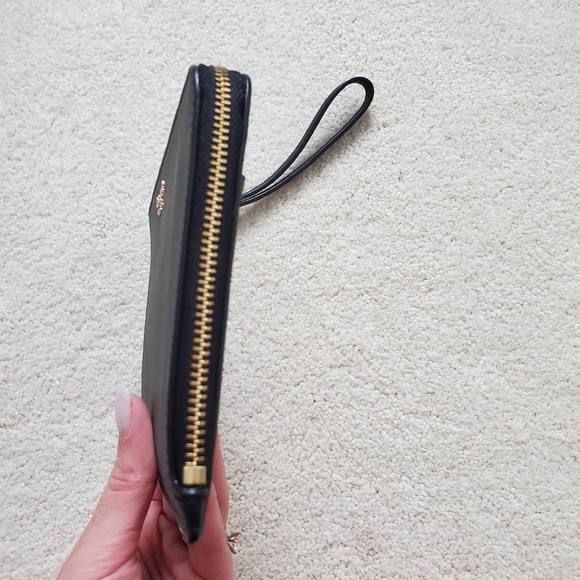 NWT Kate Spade Black Medium L-Zip Cameron Wristlet